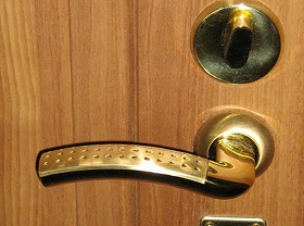 Замена дверной ручки входной двери в Екатеринбурге